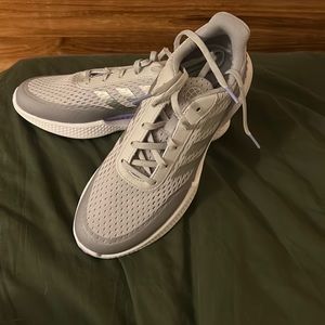 Adidas Summer Vent Spike-less Golf Shoe. New without tags — NEVER WORN Women’s 9